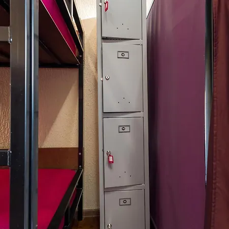 אכסניה Kefir & Bun